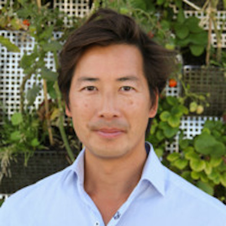 Minh Tran Kim, Directeur Associé chez HAATCH, spécialisé en stratégie et RSE, apportant son expertise en développement durable.